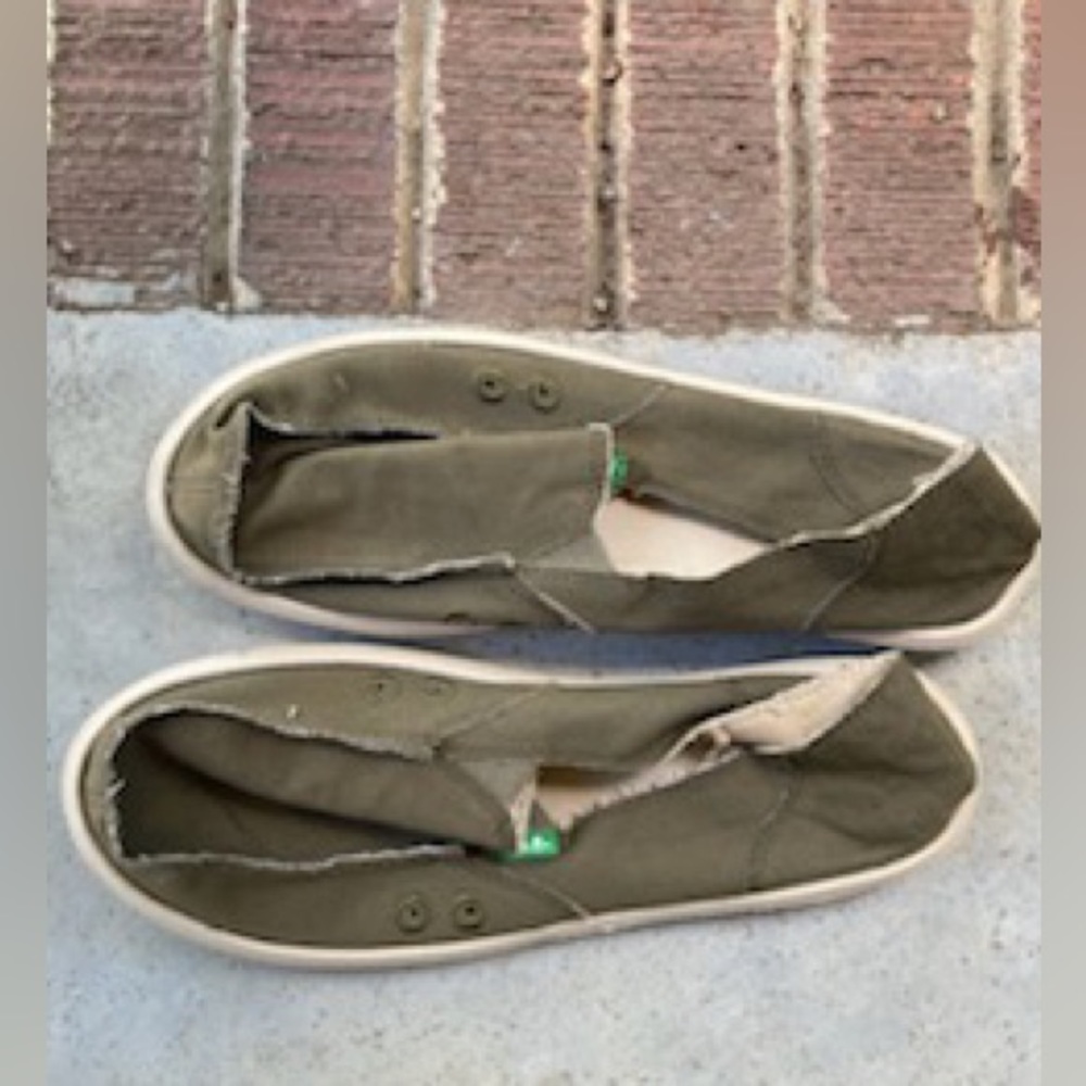 olive sanuks